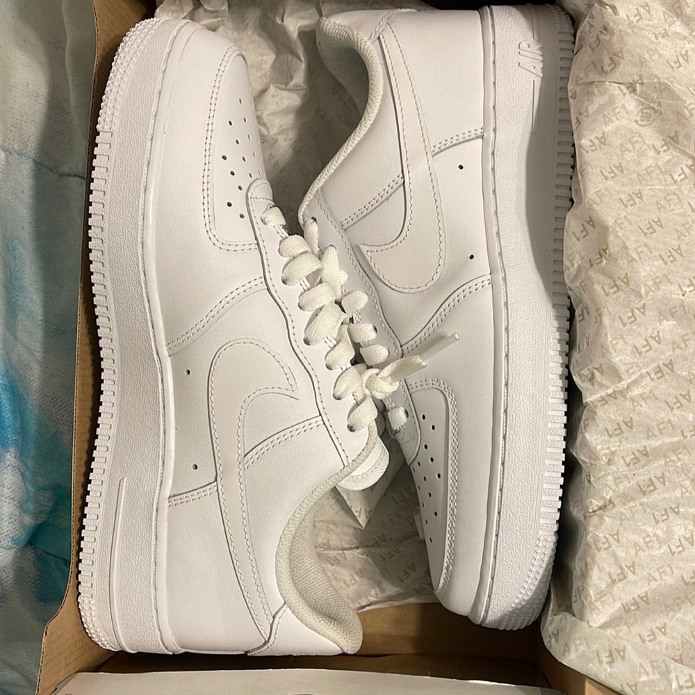 White Nike Air Force 1 ‘07